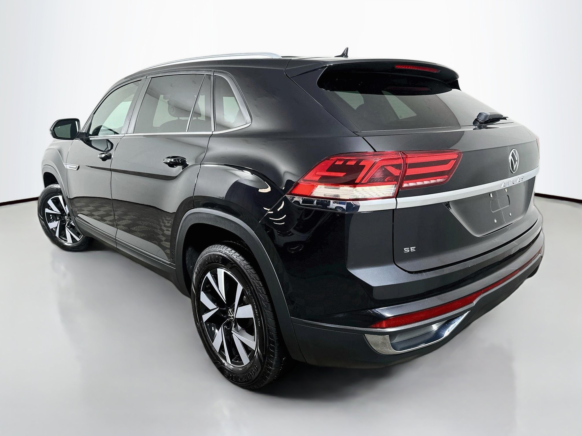 Used 2020 Volkswagen Atlas Cross Sport SE AWD/4WD image 5