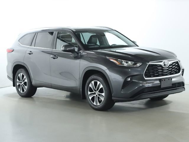 Used 2023 Toyota Highlander Limited image 4