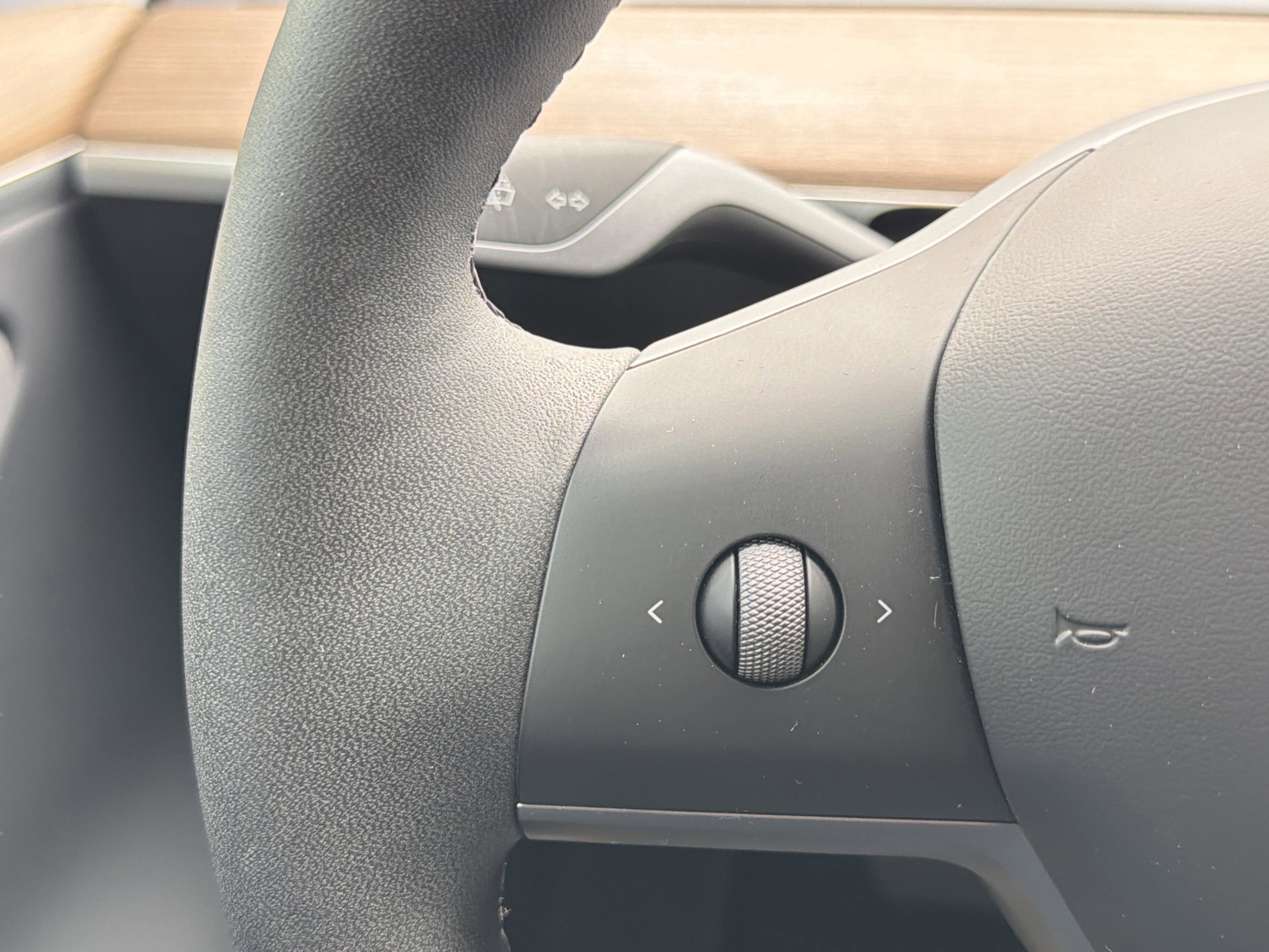 Used 2025 Tesla Model Y Long Range image 17