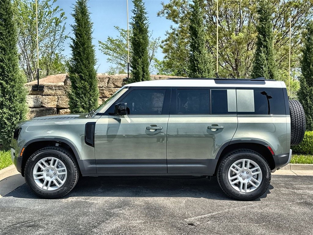 Used 2025 Land Rover Defender 110 S image 2