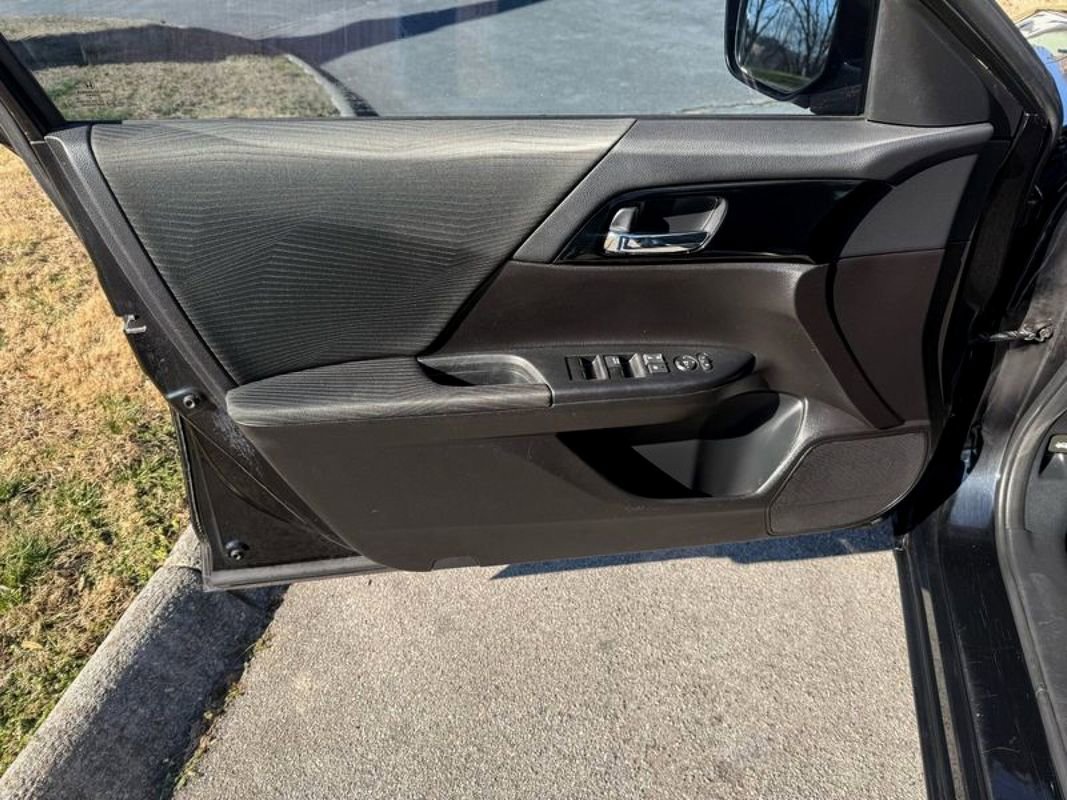 Used 2016 Honda Accord LX image 15