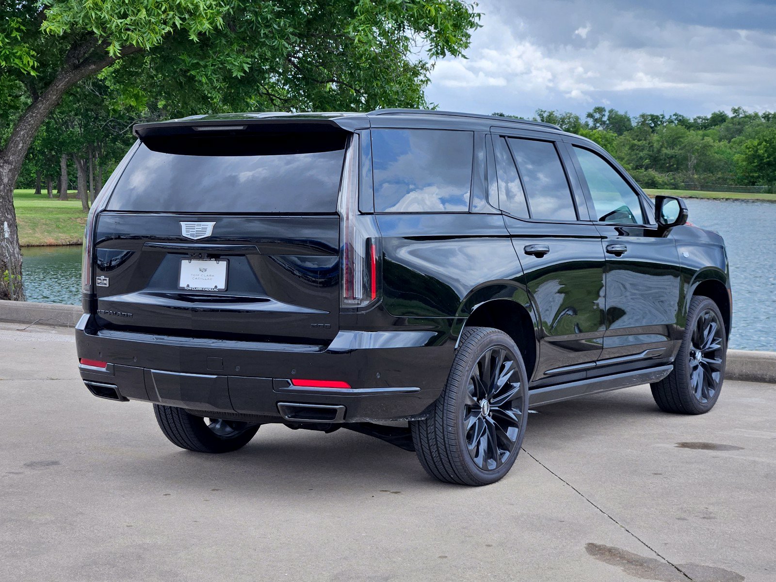 New 2026 Cadillac Escalade Platinum Sport w/ LPO, ONYX Package AWD/4WD image 4
