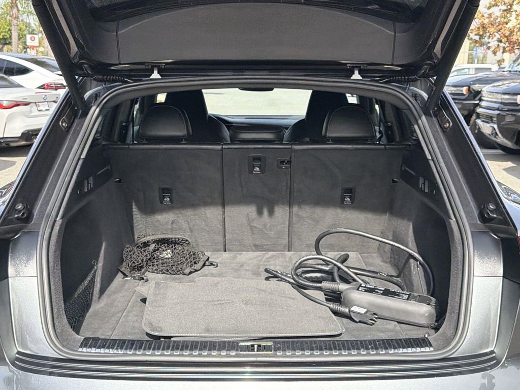 Used 2022 Audi e-tron S Prestige w/ Prestige Package image 29