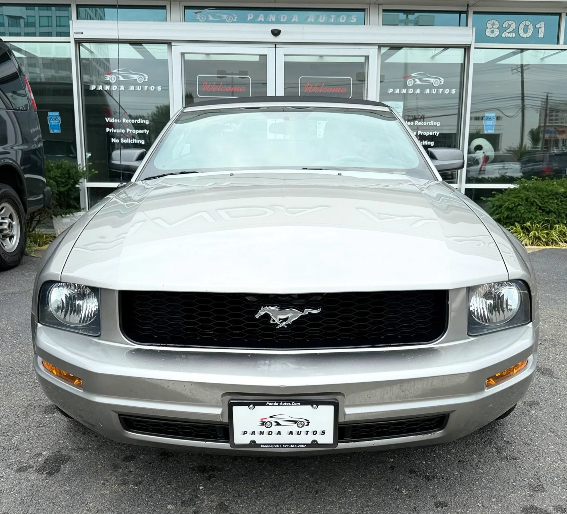 Used 2008 Ford Mustang Convertible RWD image 2