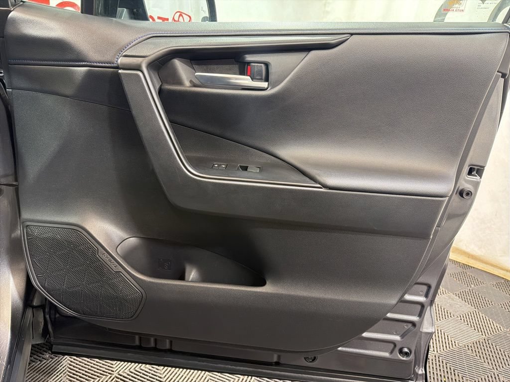 Used 2021 Toyota RAV4 XSE AWD/4WD image 9