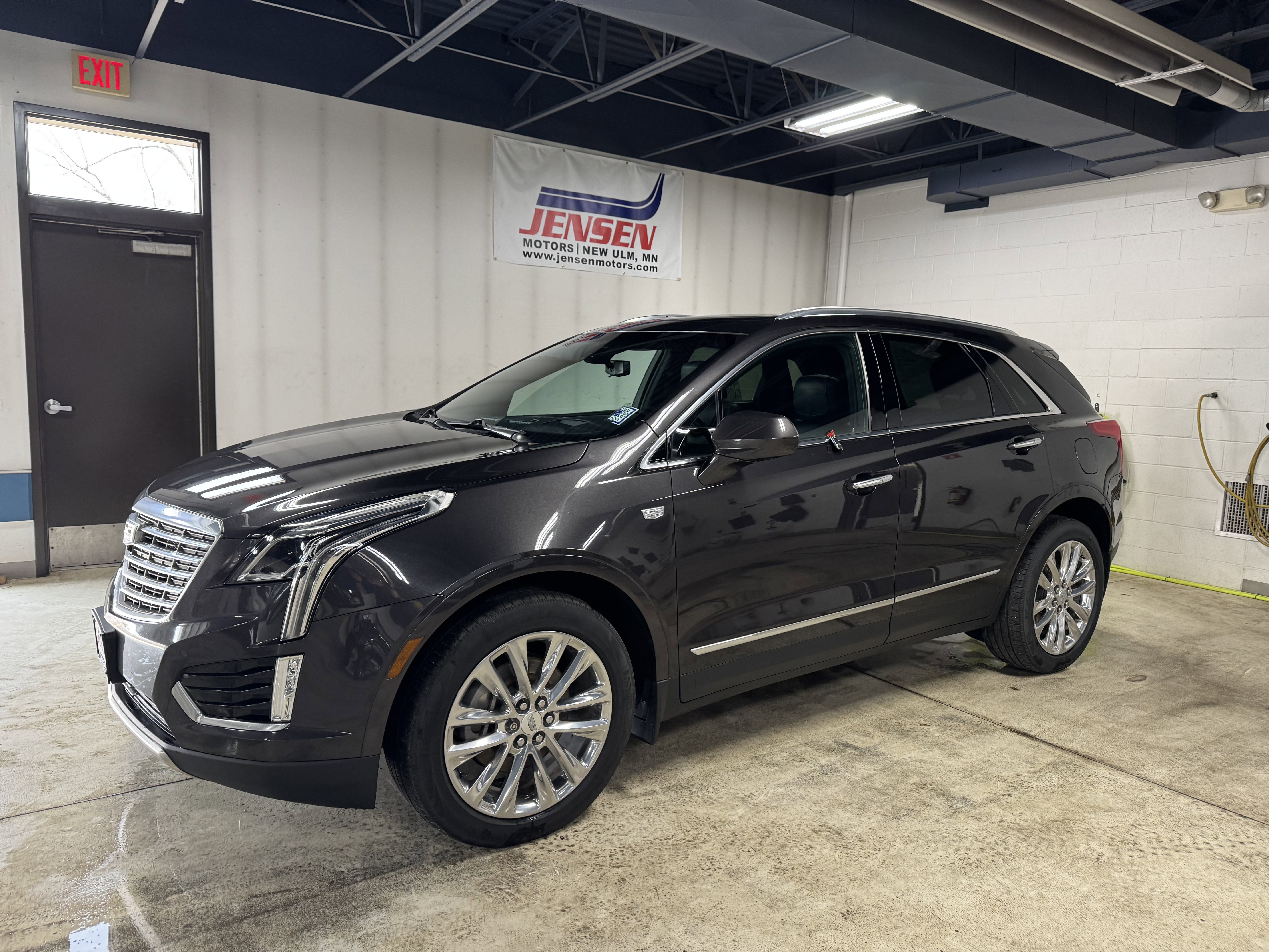 Used 2017 Cadillac XT5 Platinum image 1