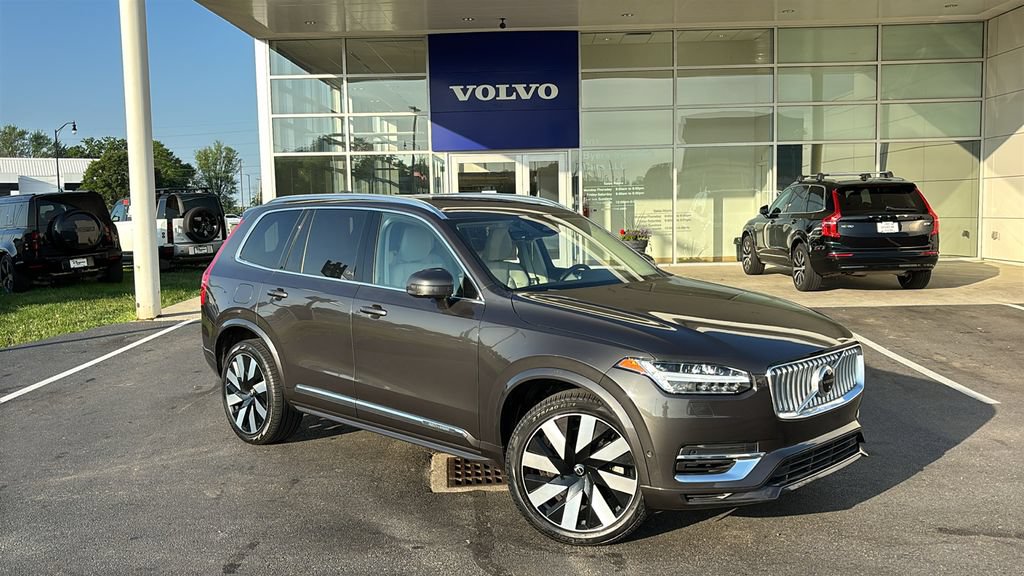 Used 2024 Volvo XC90 T8 Plus w/ Protection Package AWD/4WD image 2