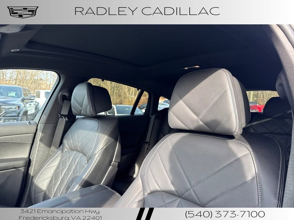Used 2025 BMW X6 xDrive40i w/ Executive Package image 2