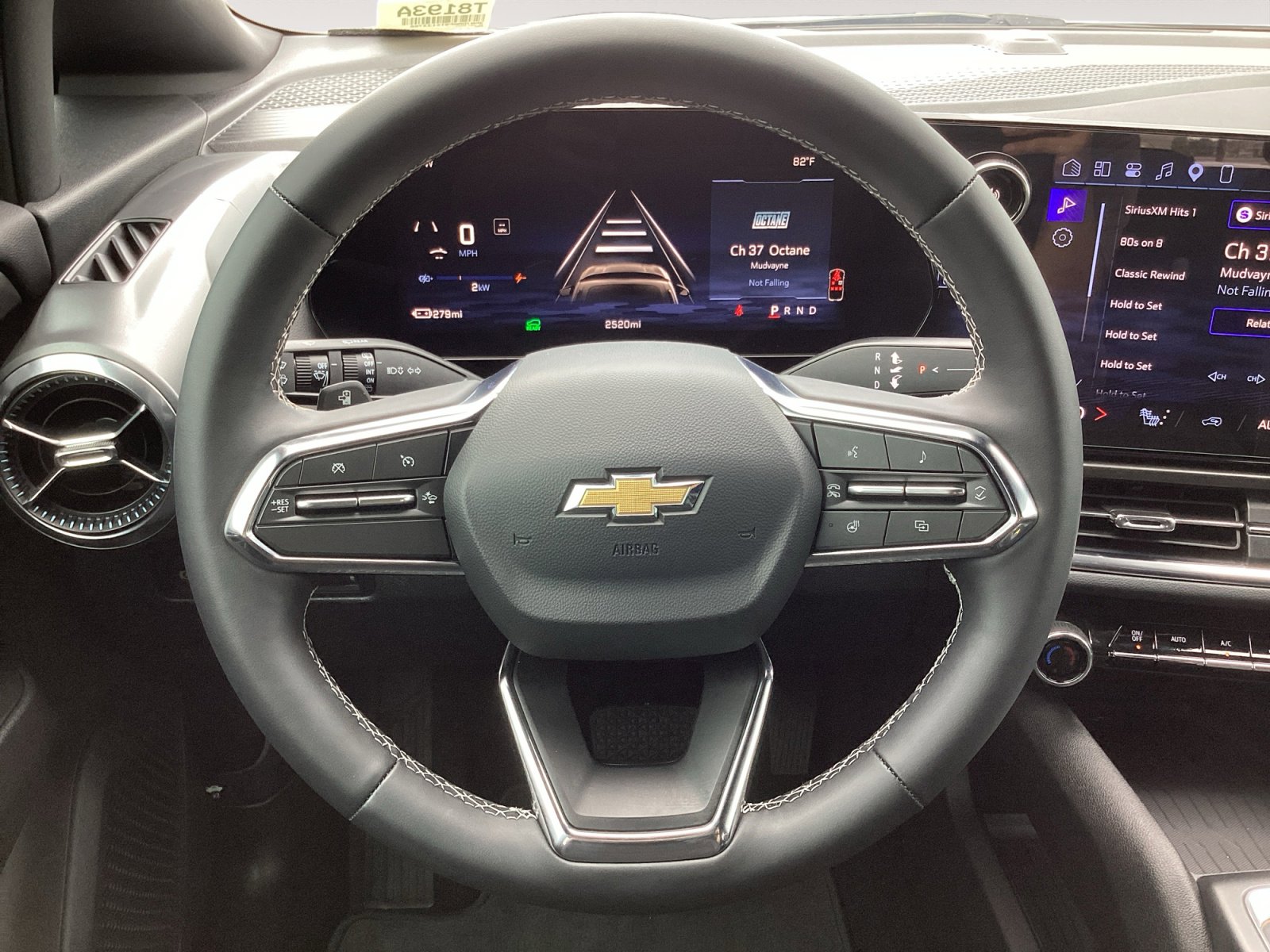 Used 2026 Chevrolet Equinox EV LT w/ Comfort Package FWD image 14