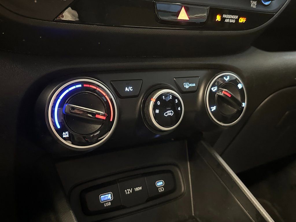 Used 2023 Hyundai Venue SE image 13