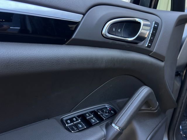 Used 2018 Porsche Cayenne Platinum Edition image 11