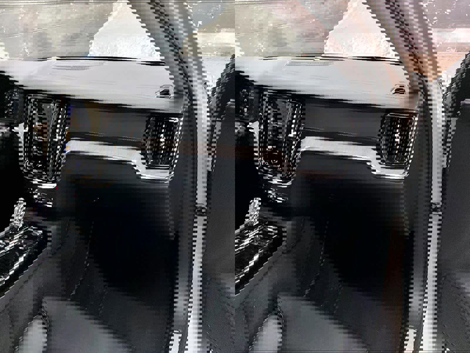 Used 2021 Volvo S60 T8 Inscription image 17