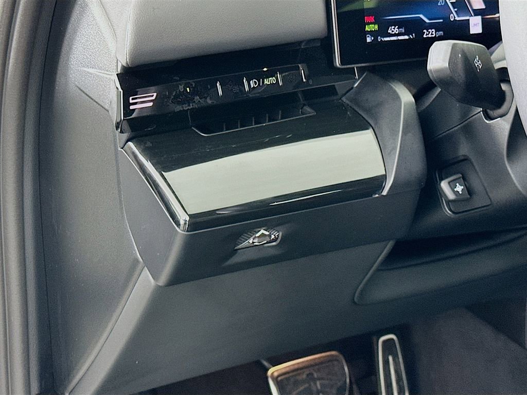 Used 2025 BMW 530i w/ M Sport Package image 10