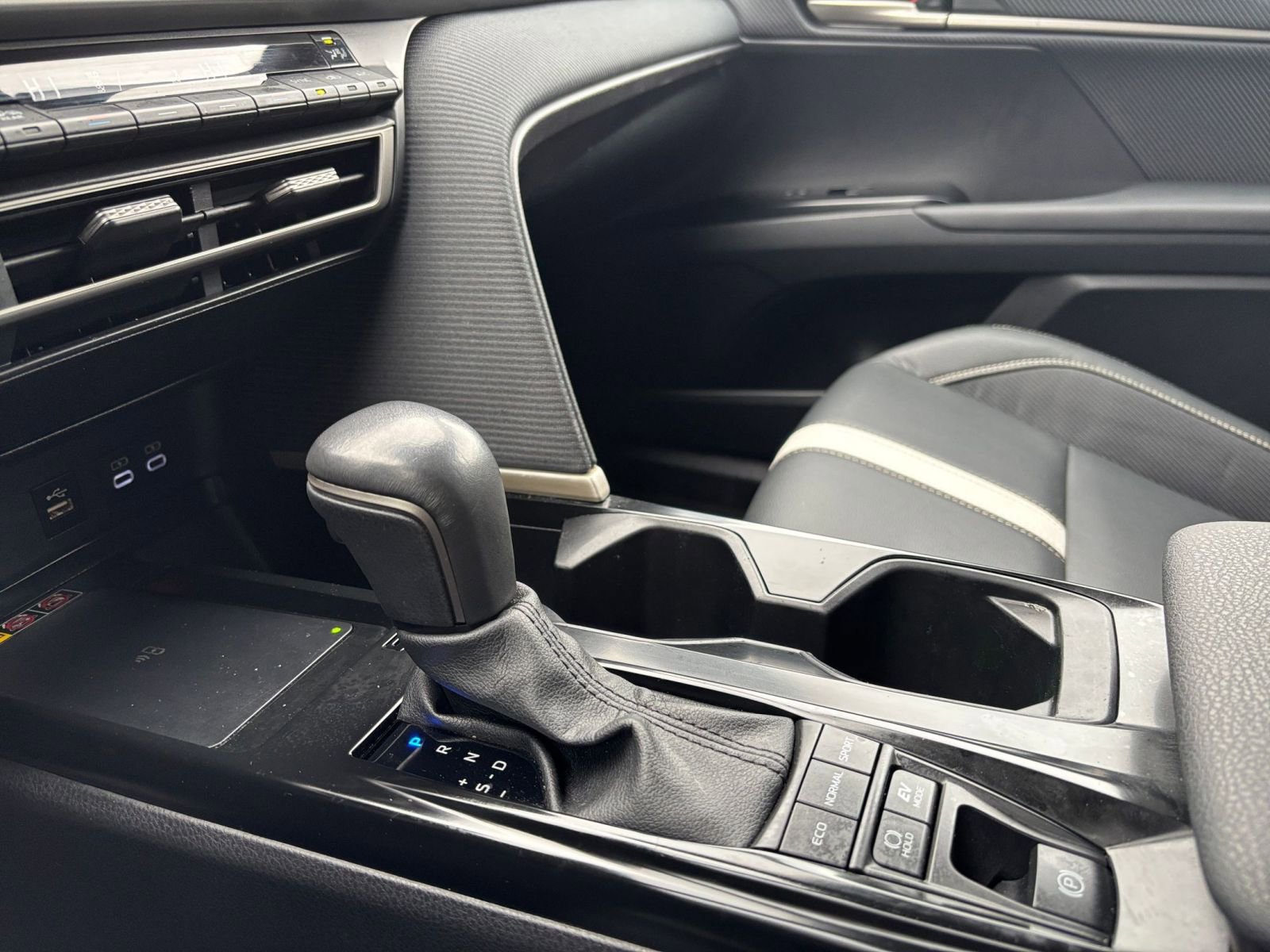 Used 2025 Toyota Camry SE image 41