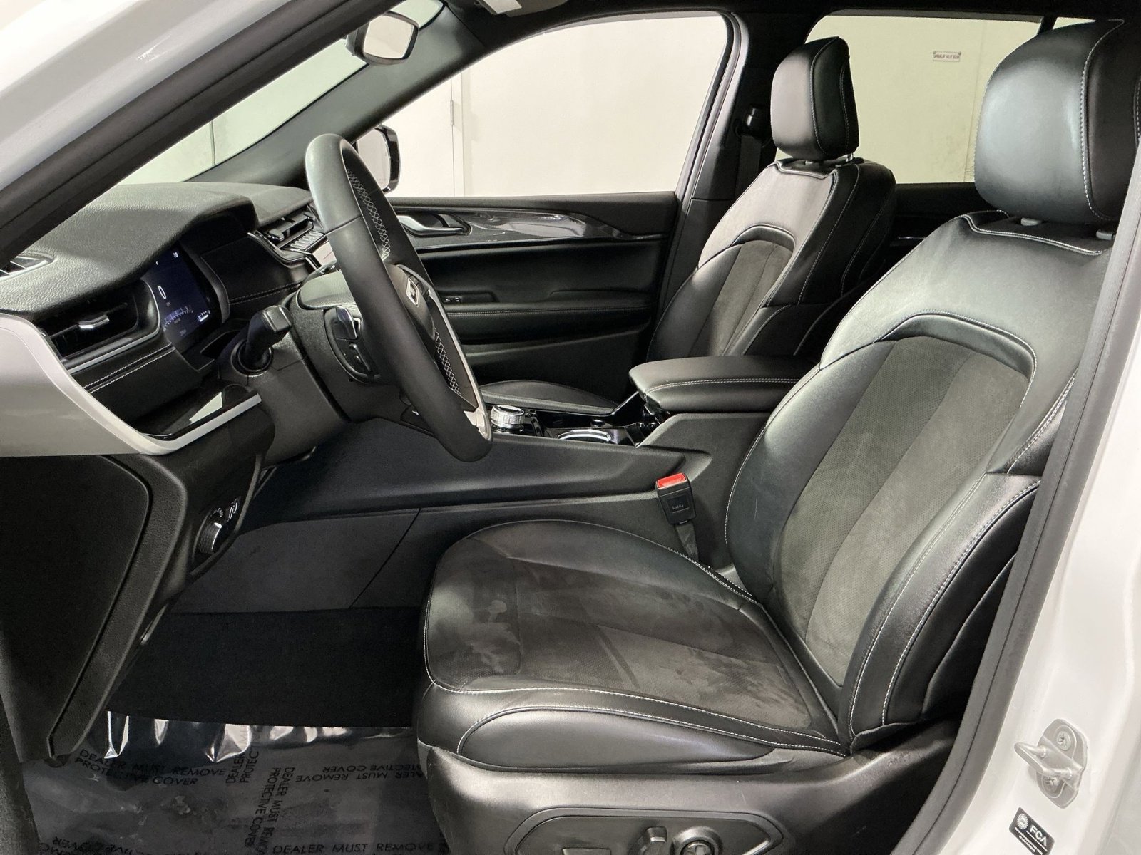 Used 2023 Jeep Grand Cherokee Altitude image 21