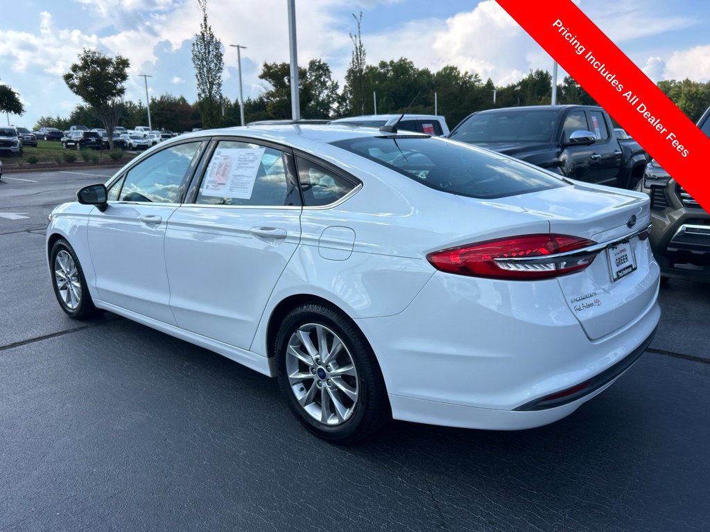 Used 2017 Ford Fusion SE FWD image 14