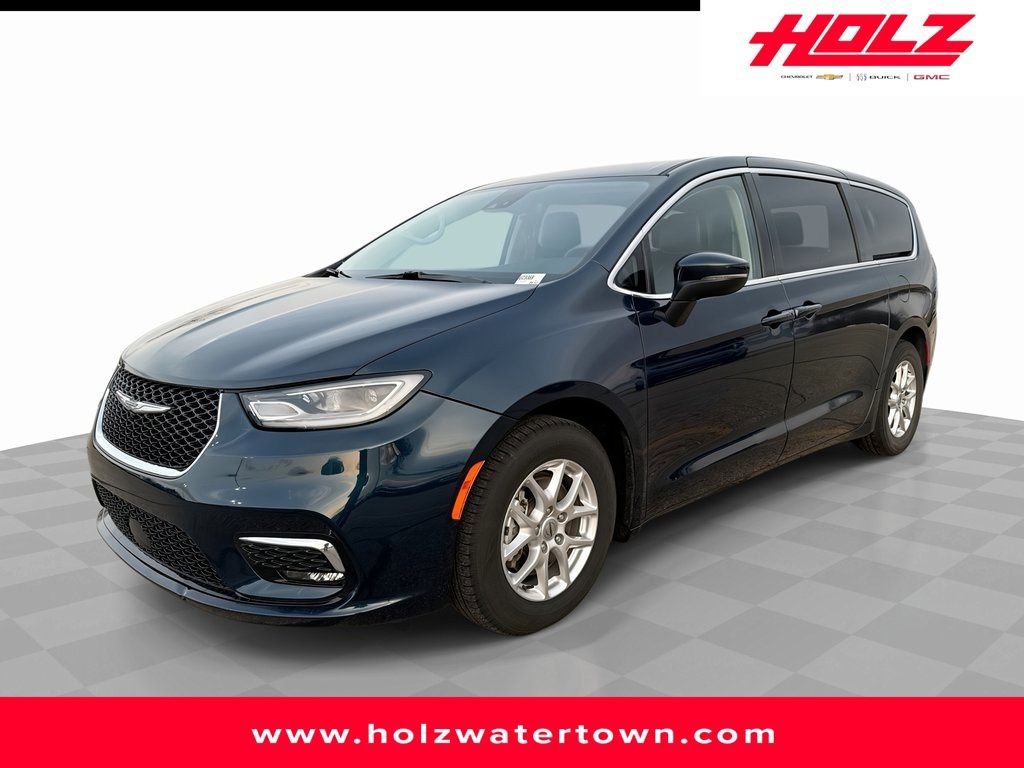 Used 2023 Chrysler Pacifica Touring-L image 1