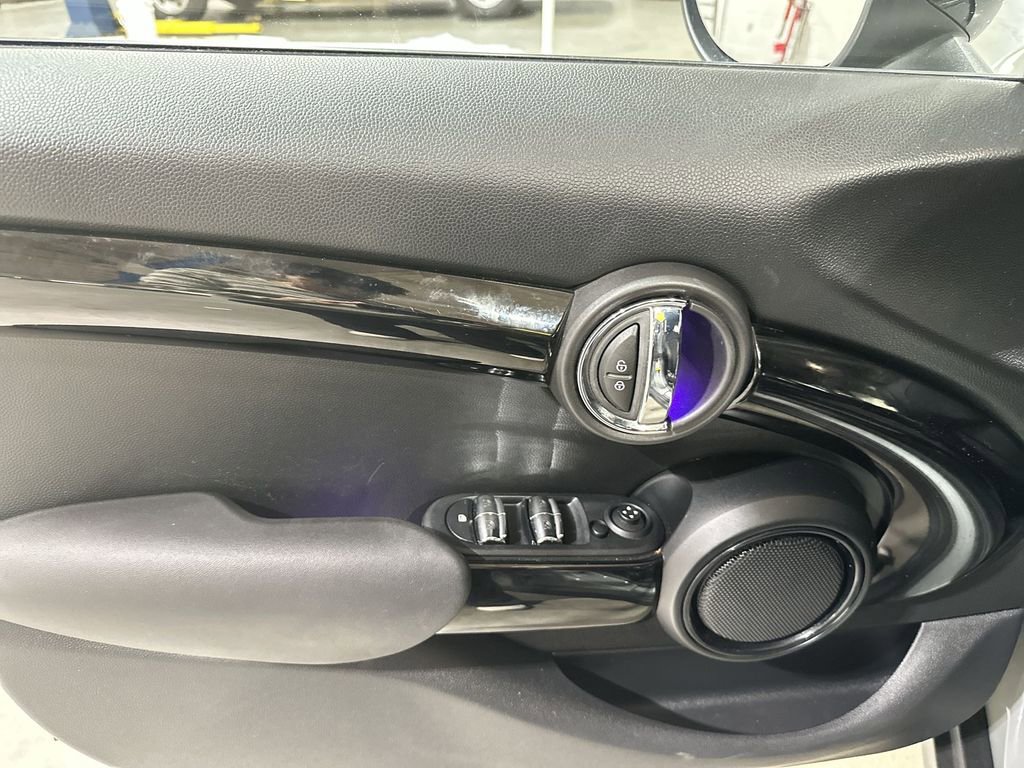 Used 2019 MINI Cooper 4-Door Hardtop image 15