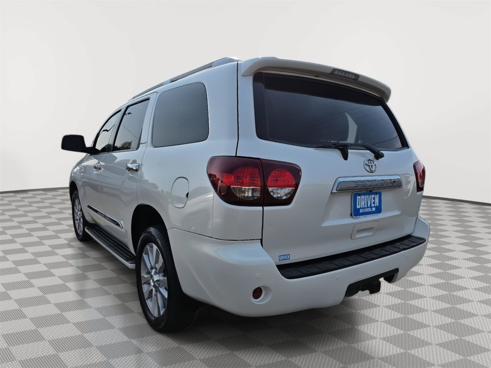 Used 2018 Toyota Sequoia Platinum AWD/4WD image 6