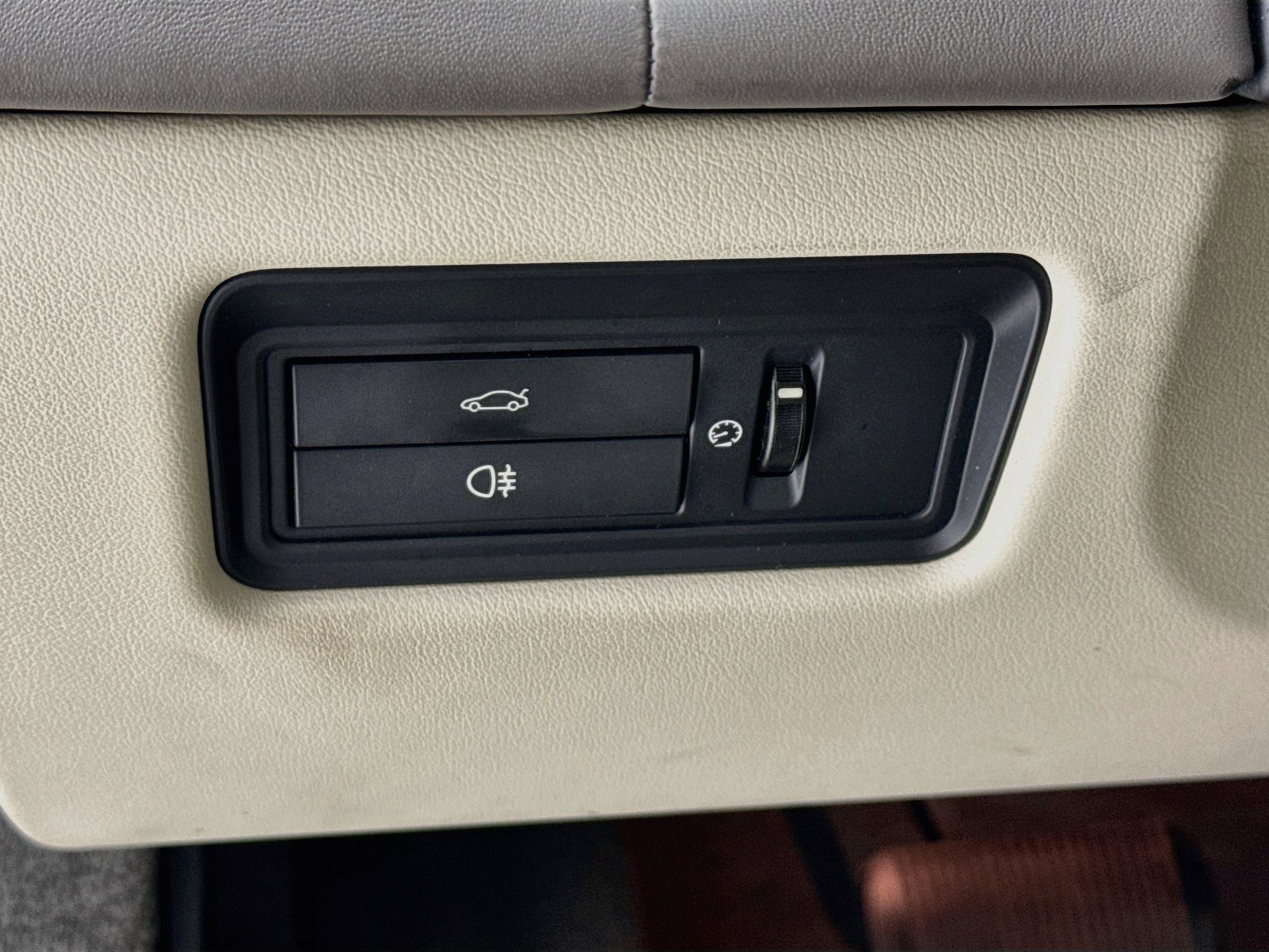 Used 2017 Jaguar XJ L Portfolio RWD image 11