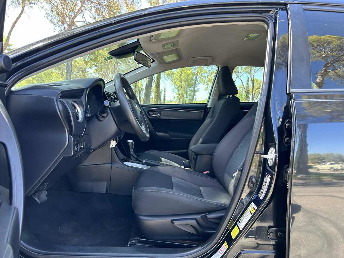 Used 2018 Toyota Corolla LE FWD image 19