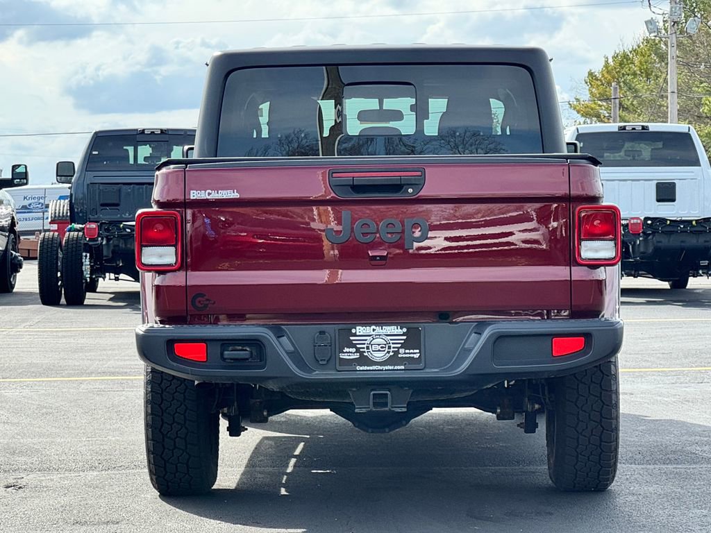 Used 2022 Jeep Gladiator Sport AWD/4WD image 6