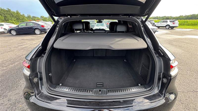 Used 2020 Porsche Macan w/ Premium Package Plus AWD/4WD image 37