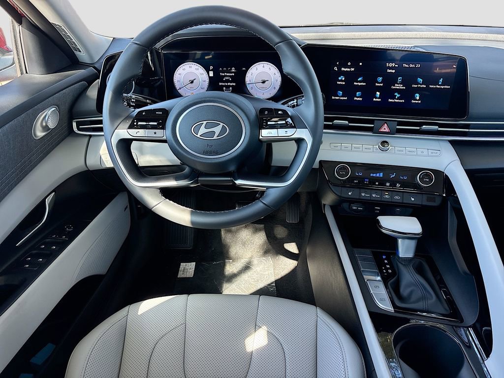 New 2025 Hyundai Elantra Limited image 24