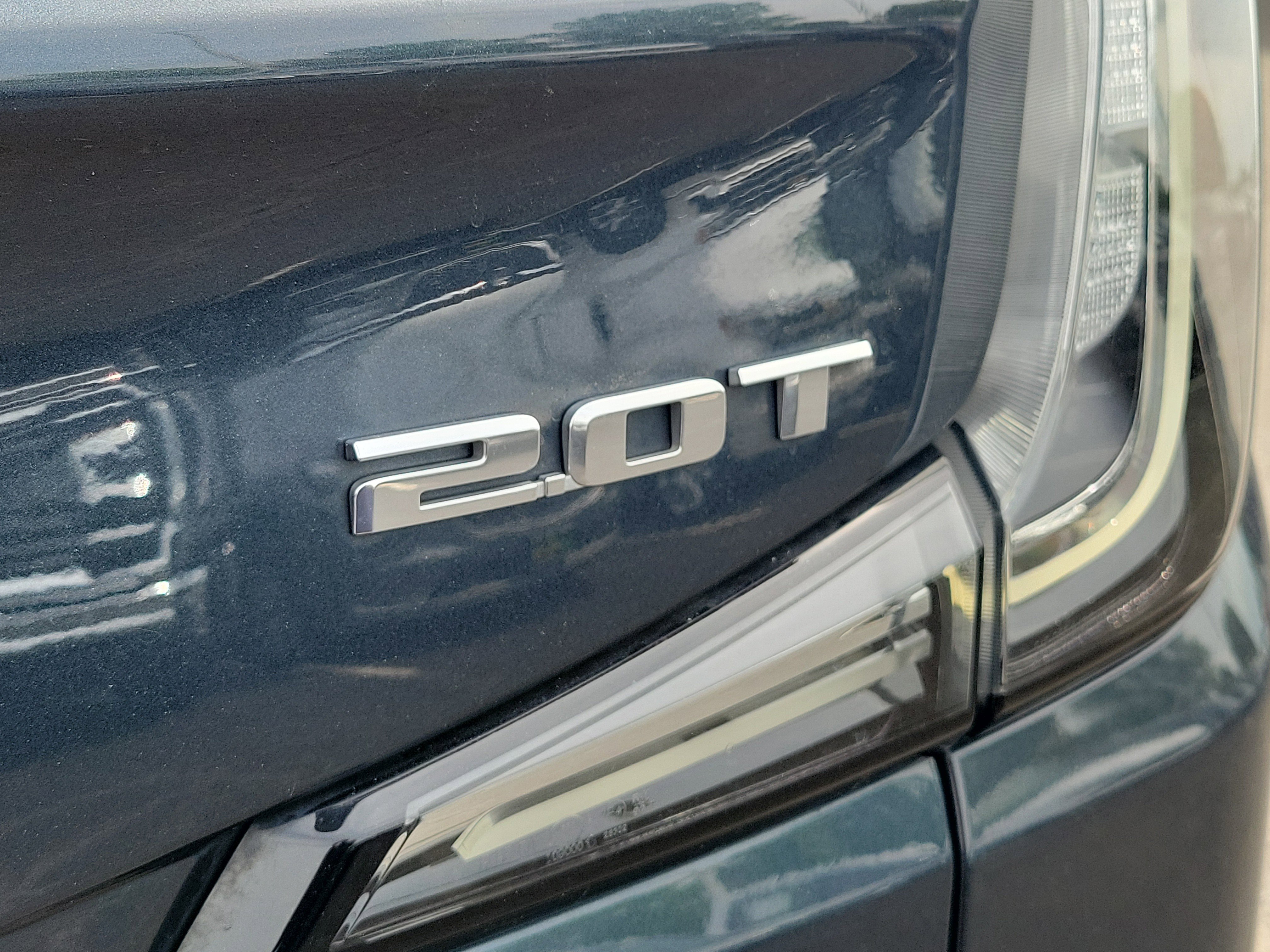 Used 2019 Cadillac XT4 Sport w/ Cold Weather Package FWD image 7