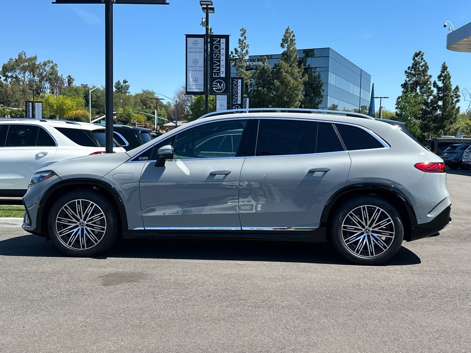 New 2026 Mercedes-Benz EQS 550 4MATIC SUV image 6