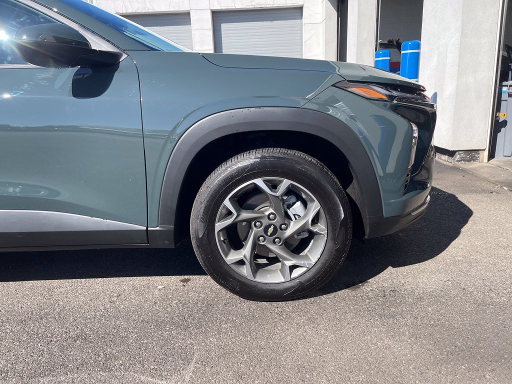New 2026 Chevrolet Trax LT w/ Sunroof Package FWD image 12
