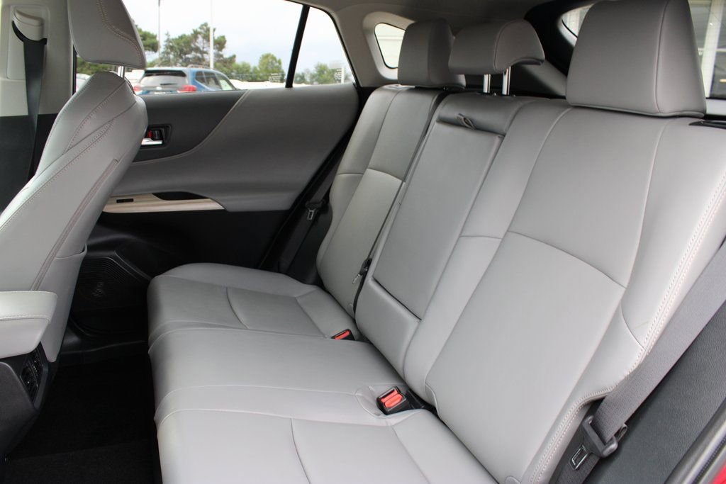 Used 2024 Toyota Venza XLE AWD/4WD image 25