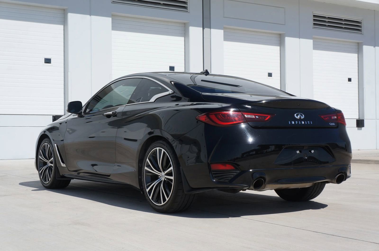 Used 2018 INFINITI Q60 2.0t w/ Cargo Package RWD image 7