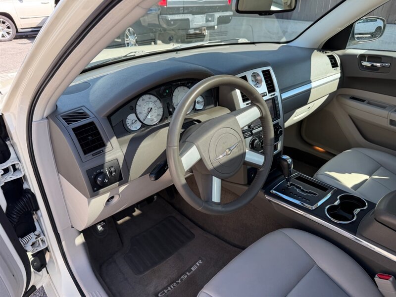 Used 2009 Chrysler 300 Touring RWD image 22