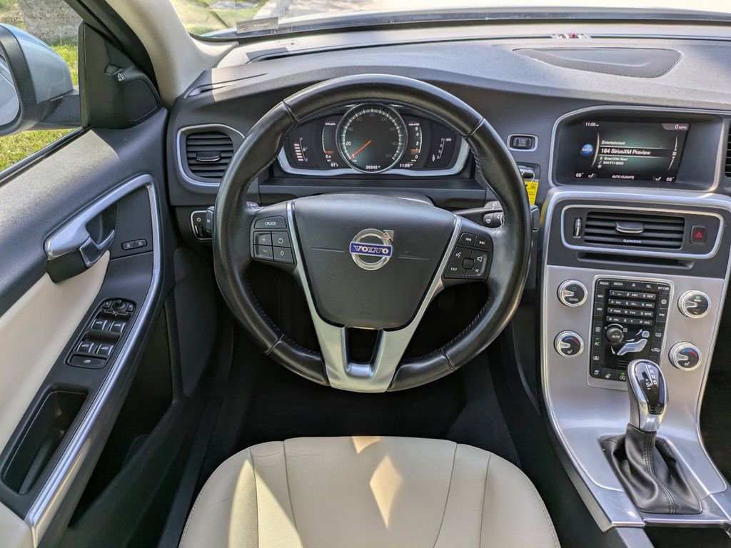 Used 2018 Volvo S60 T5 Inscription image 15