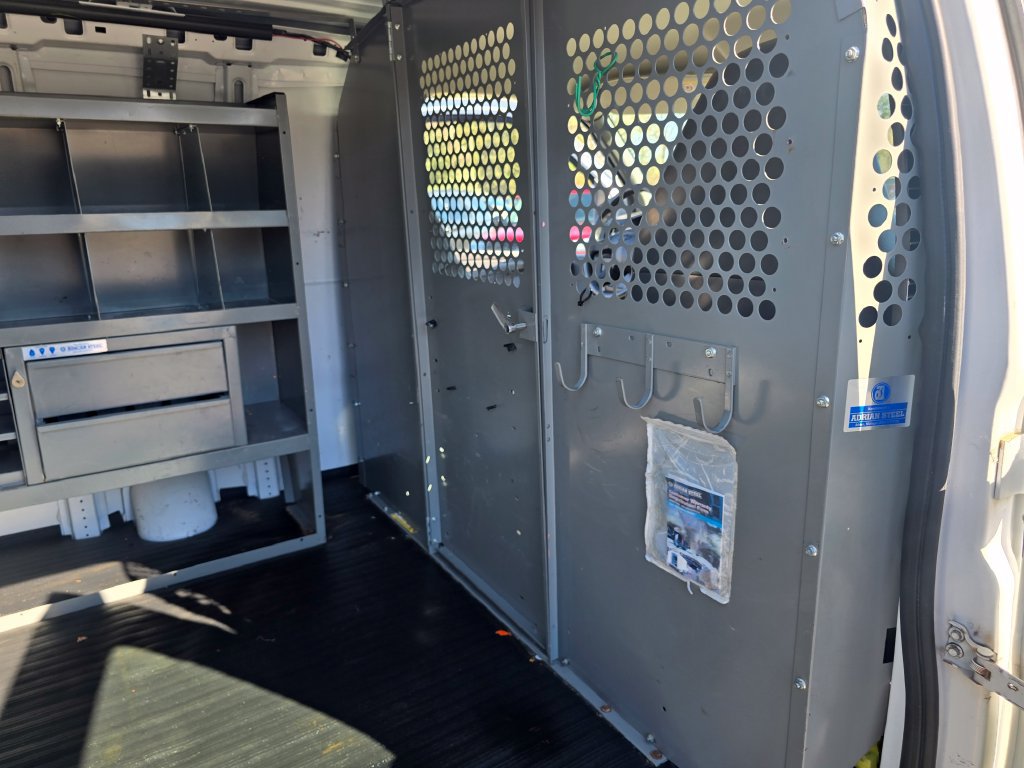 Used 2006 Chevrolet Express 2500 RWD image 17