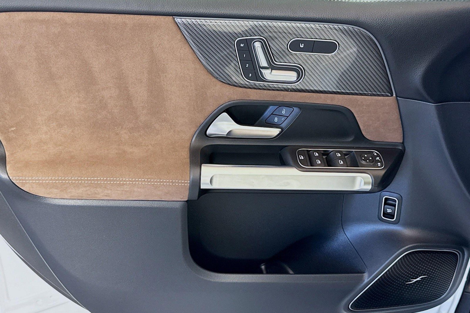 New 2025 Mercedes-Benz GLB 35 AMG 4MATIC image 16