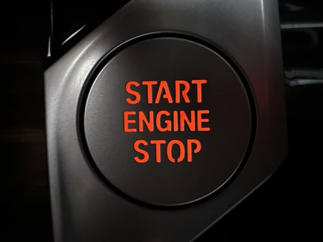 Used 2024 BMW X5 xDrive40i w/ M Sport Package image 25