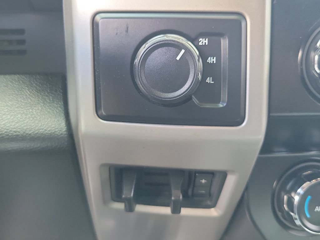 Used 2020 Ford F250 Lariat w/ Lariat Value Package AWD/4WD image 34