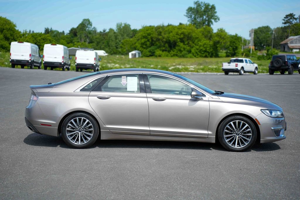 Used 2020 Lincoln MKZ FWD image 4