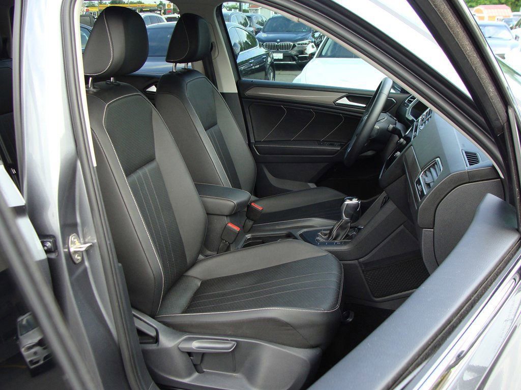 Used 2023 Volkswagen Tiguan SE image 11