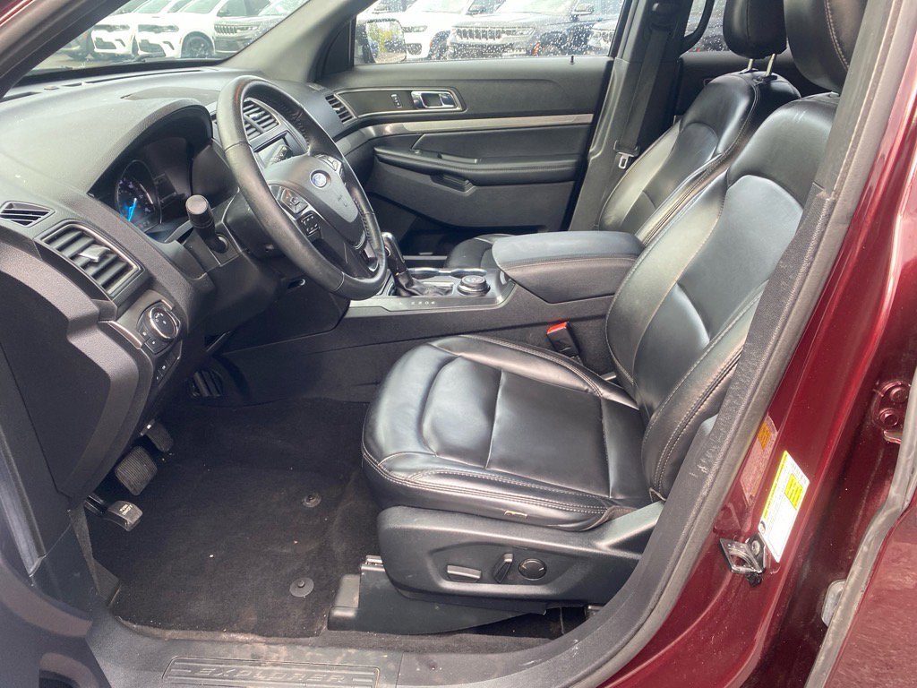 Used 2019 Ford Explorer XLT w/ Equipment Group 202A image 9