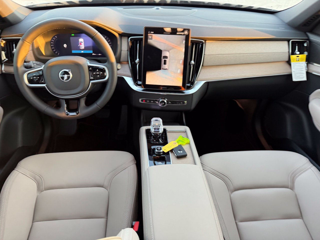 New 2026 Volvo XC90 B5 Plus w/ Protection Package Premier AWD/4WD image 10