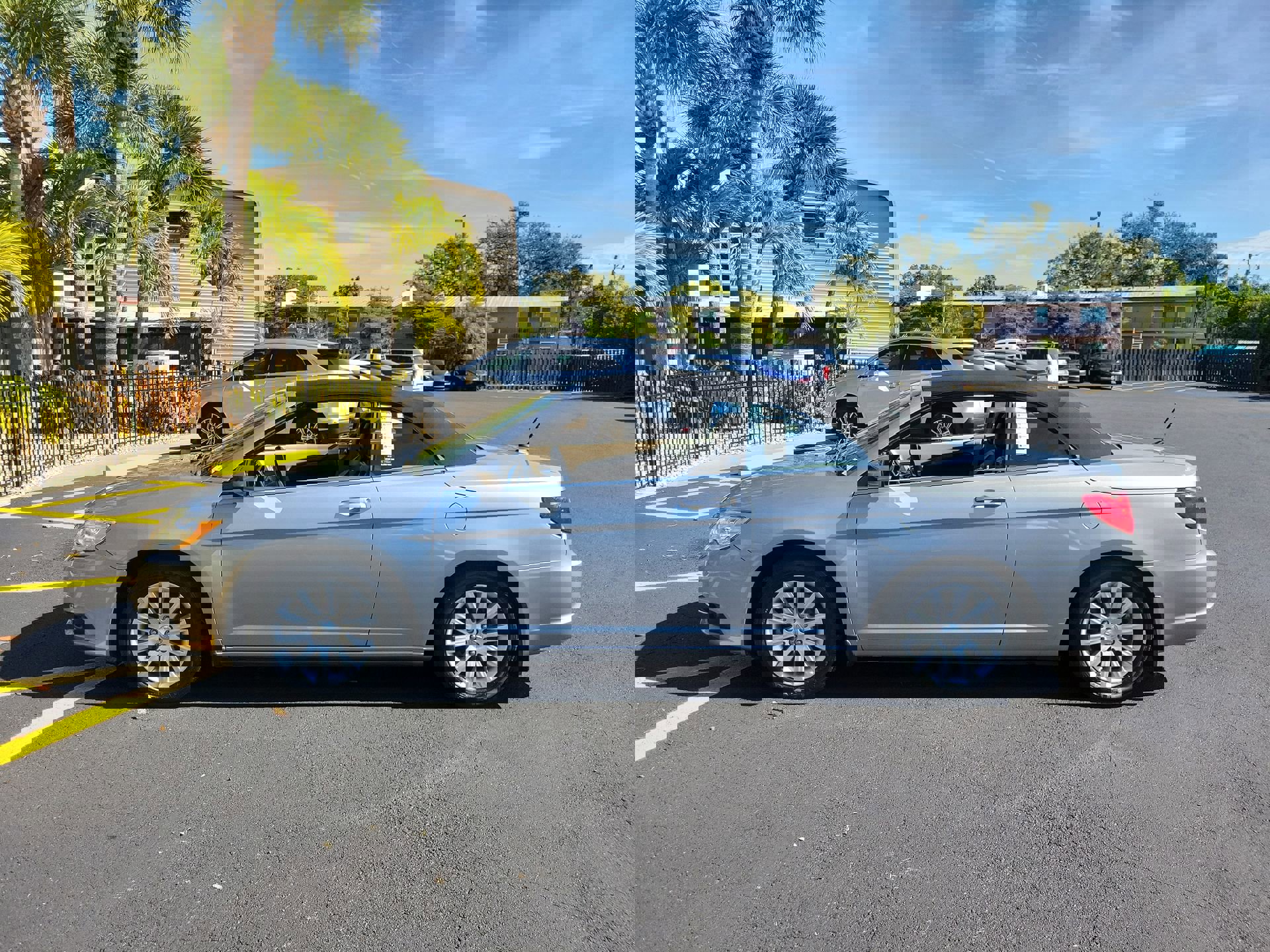 Used 2014 Chrysler 200 Touring image 9