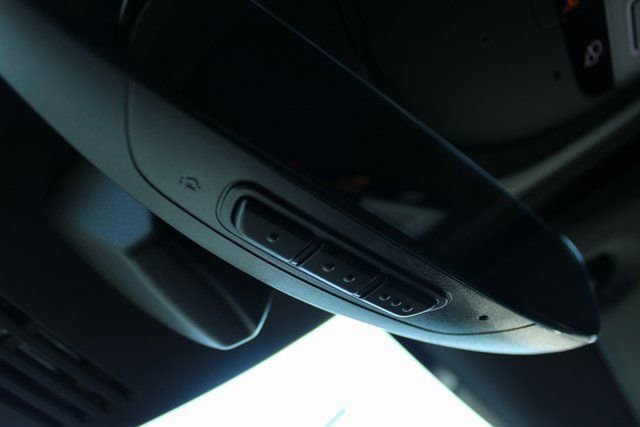 Used 2025 Volvo XC40 B5 Plus image 29