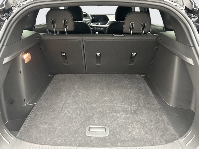 Used 2025 Chevrolet Trax RS image 18