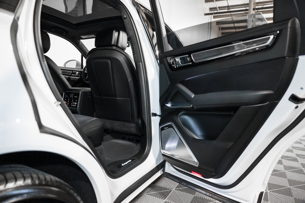 Used 2019 Porsche Cayenne Turbo w/ Sportdesign Package image 13