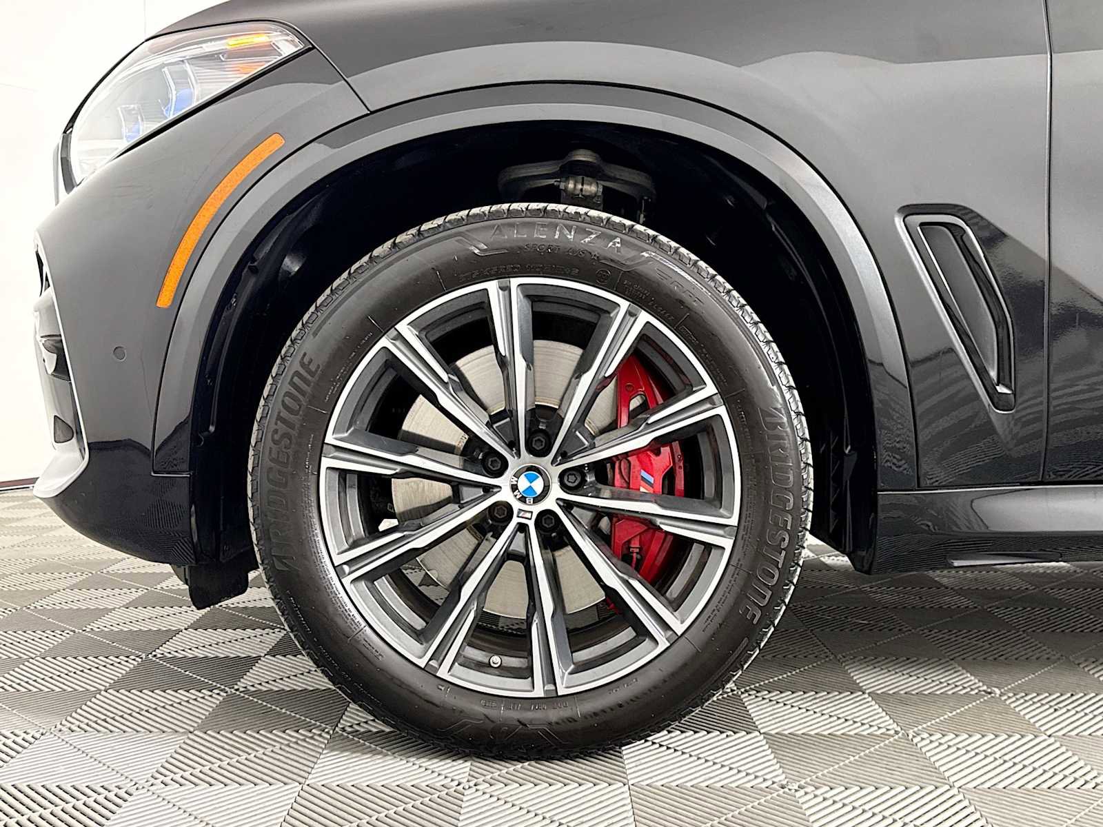 Used 2023 BMW X5 M50i w/ Executive Package image 31