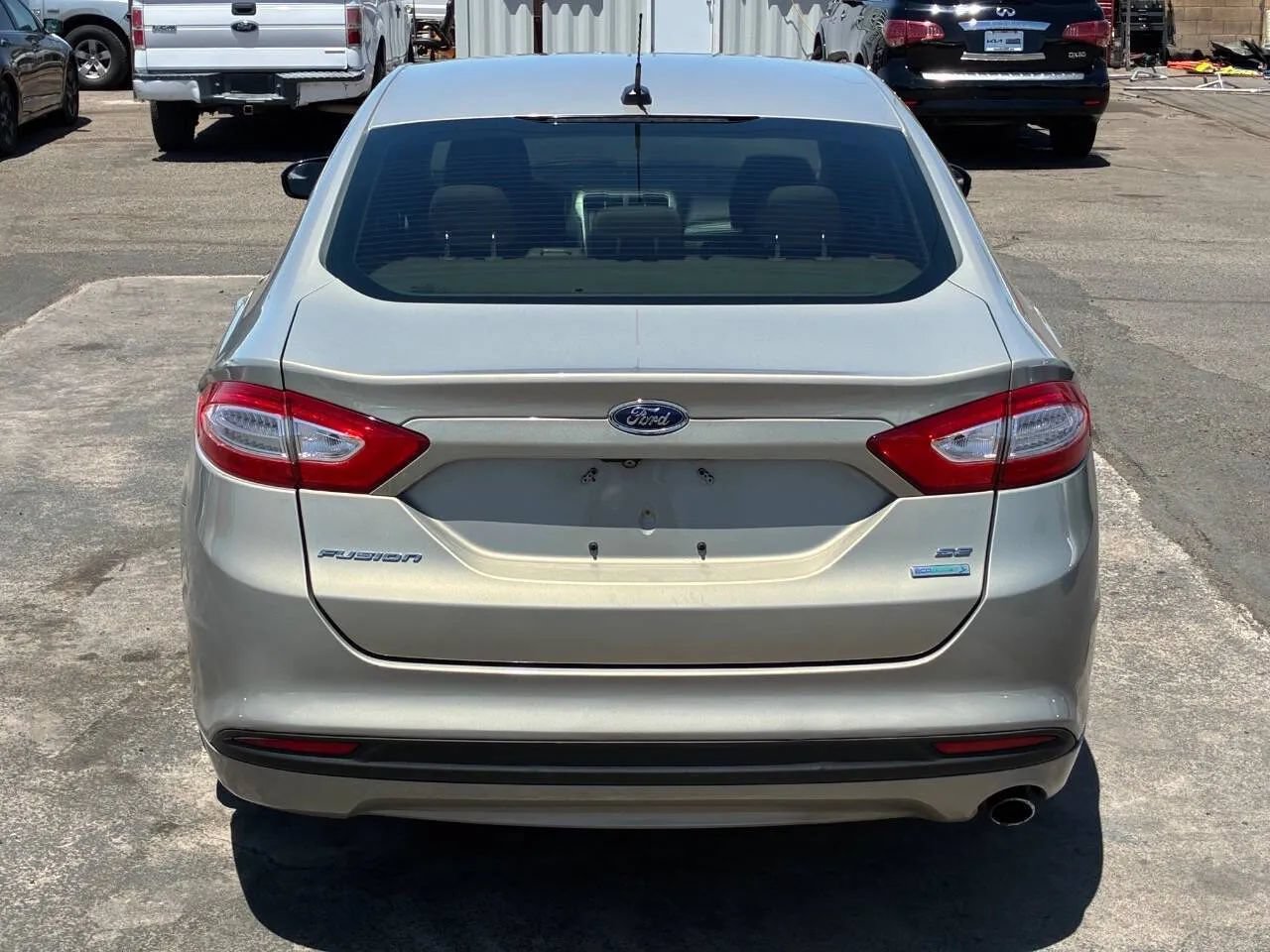 Used 2015 Ford Fusion SE FWD image 6
