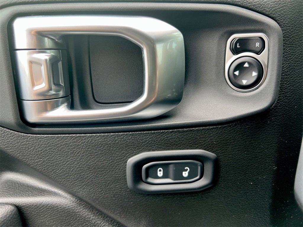 Used 2024 Jeep Gladiator Mojave w/ Safety Group image 20